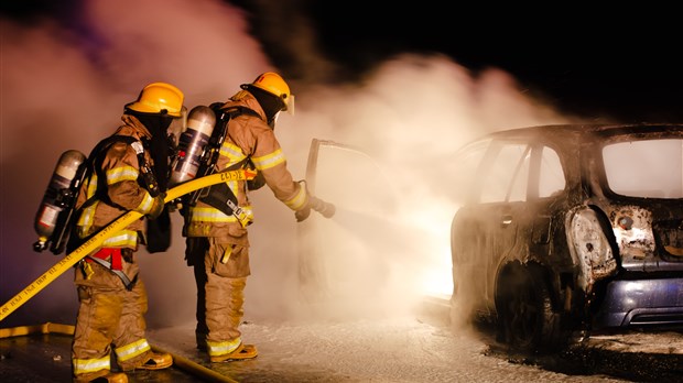 Sa nouvelle automobile s'enflamme