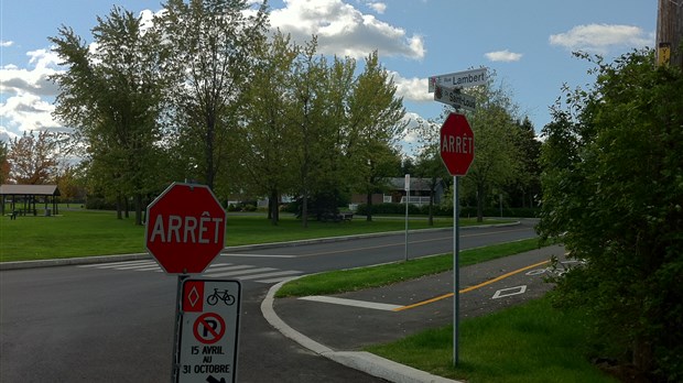 Les deux arrêts à l'intersection du chemin Saint-Louis et de la rue Lambert seront déplacés