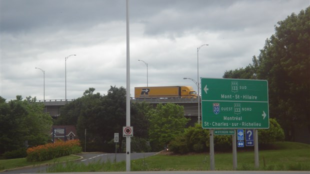 La patience est du mise sur l'autoroute 20