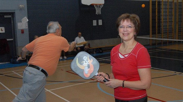 Après le tennis, le badminton et le racquetball, voici le pickleball !