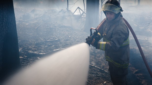 Un autre champ est la proie des flammes