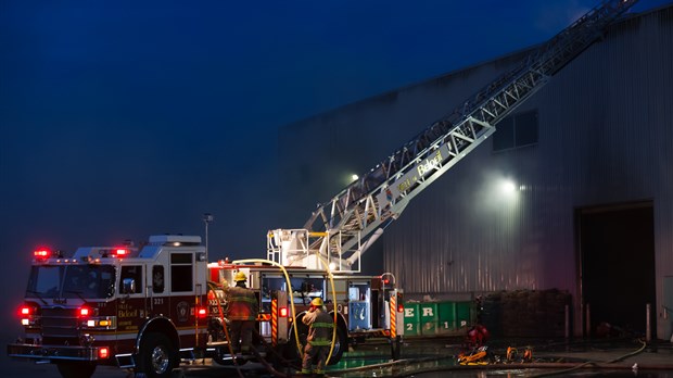 Incendie dans une usine de recyclage à Beloeil