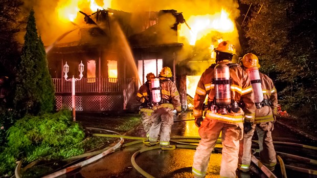Une maison est ravagée par les flammes à Otterburn Park