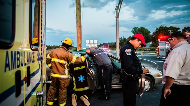 Collision entre une voiture et un minibus