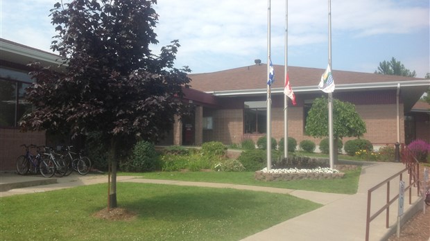 Les drapeaux de la MRC en berne pour Lac-Mégantic