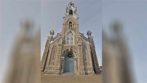 Un hommage au peintre Ozias Leduc pour financer l'église Saint-Hilaire
