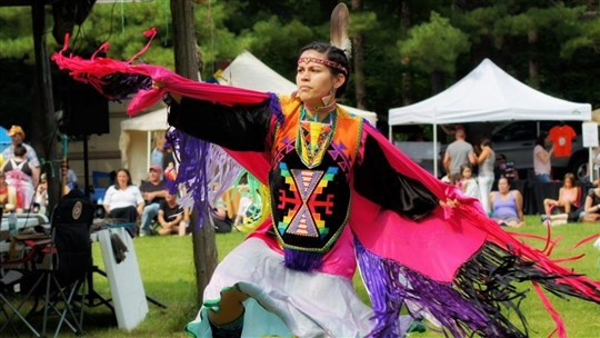 La Maison amérindienne de Mont-Saint-Hilaire offre des cours de danse autochtone Fancy Shawl