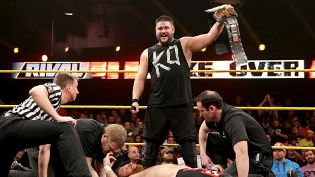 Le lutteur Kevin Owens remporte la ceinture NXT de la WWE