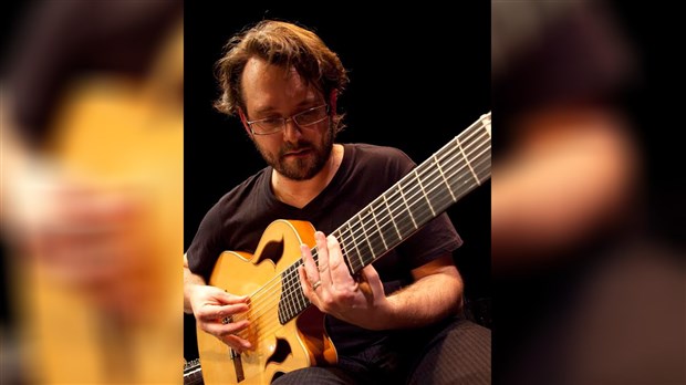 Le guitariste Thomas Carbou en spectacle à la maison de la culture Villebon