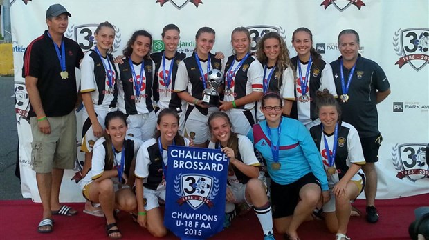 Les équipes féminines AA de soccer U16 et U18 du FC Mont-Bruno remportent le Challenge de Brossard
