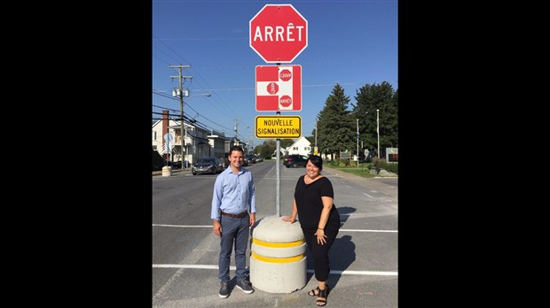 Installation d'un panneau d’arrêt sur la rue de la Rivière Sud à Saint-Jean-Baptiste