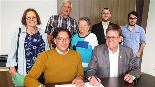 Dépôt du bulletin de déclaration de candidature de Sylvain Rochon, candidat du Parti Québécois dans Richelieu