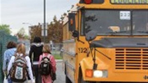 En présence d'un autobus scolaire, soyez vigilants