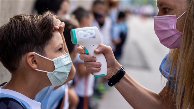 Une nouvelle étude démontre l'utilité des tests rapides en milieu scolaire 