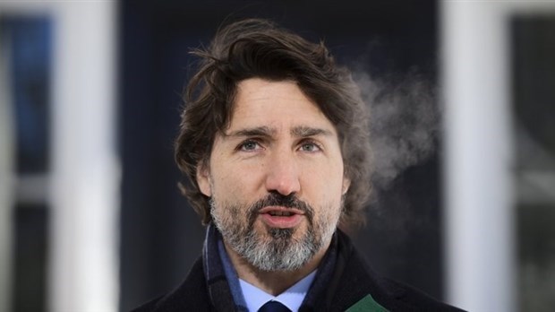 Les variants de la COVID-19 freinent le relâchement des mesures