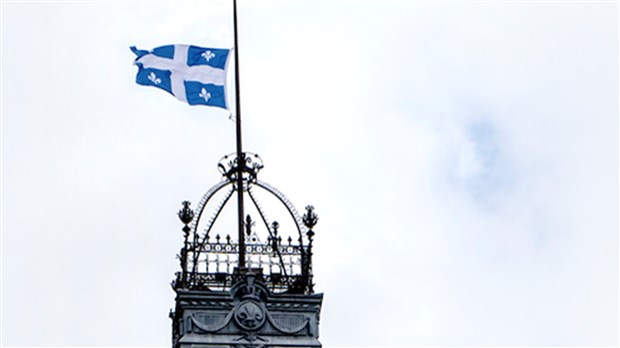 Drapeaux en berne et volée de cloches cet après-midi aux quatre coins du Québec 