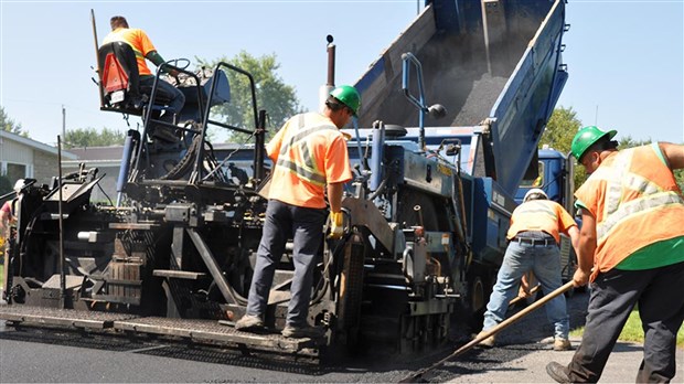 Reprise des travaux d’asphaltage : une voie par direction sur l’autoroute