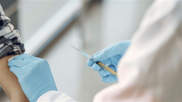 La deuxième dose du vaccin AstraZeneca offerte sans rendez-vous dès samedi