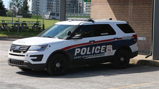 Les élèves et le personnels du Cégep Saint-Jean-Sur-Richelieu barricadés