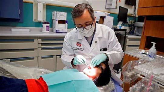 Le projet de loi sur les soins dentaires pour enfants est adopté au Sénat