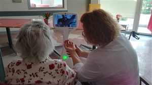 Cutii: un robot qui aide la socialisation et la stimulation des aînés