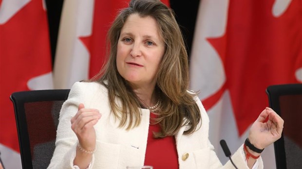 Freeland n'exclut pas de hausser les impôts des sociétés et des plus riches