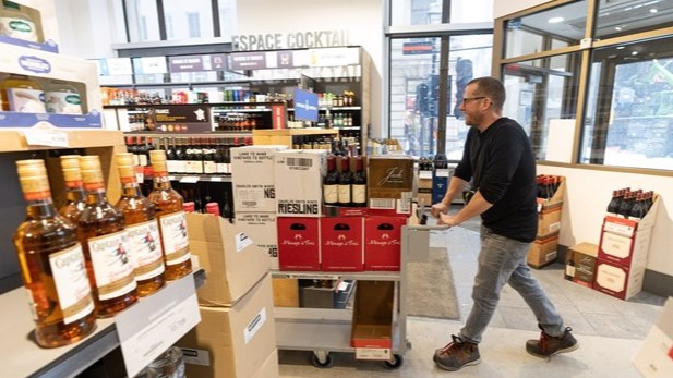 Les Québécois repensent leur consommation d’alcool, révèle un portrait des habitudes