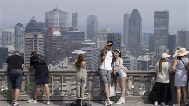 Des avis concernant la qualité de l'air et la chaleur restent en vigueur au pays