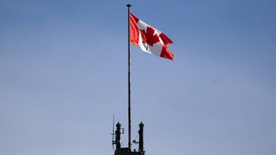 Plus de la moitié des Canadiens veulent couper dans la bureaucratie fédérale