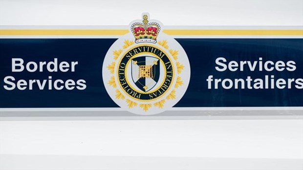 Une panne des bornes de l'ASFC cause des retards à la douane dans certains aéroports